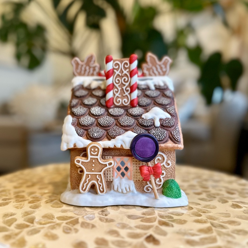 NWT Ceramic Gingerbread Christmas Holiday Tealight House - Picture 4 of 13